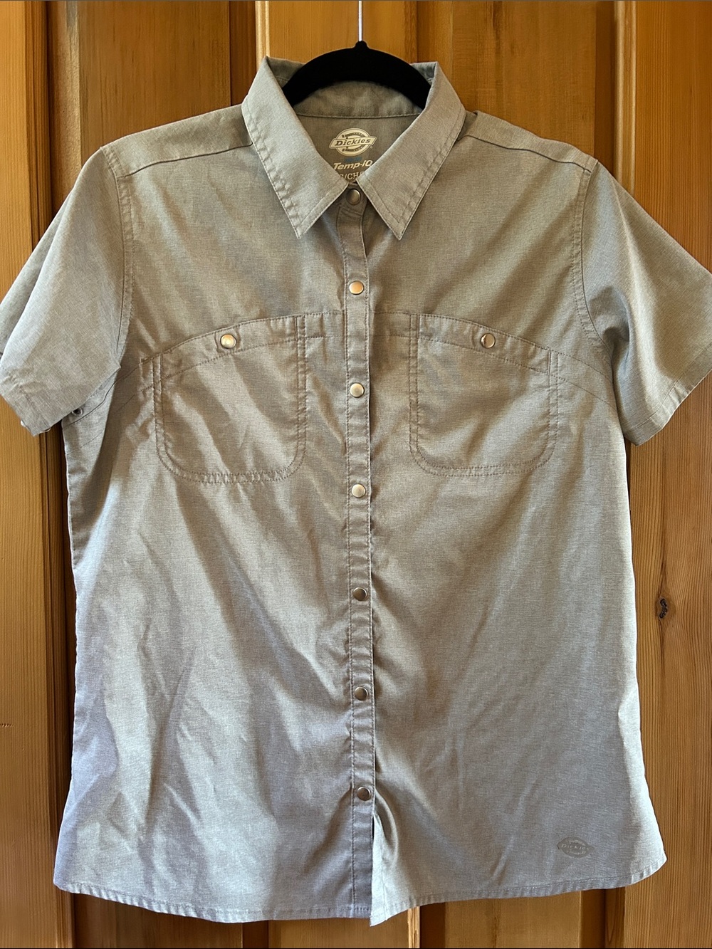 Dickies Short-Sleeve Button-Down Shirt in Light Gray